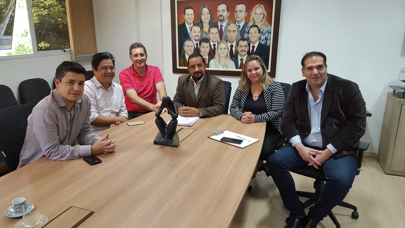Criador do aplicativo B!AMap visita Câmara e agradece parceria com vereadores