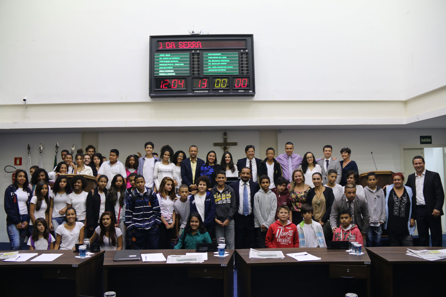 Alunos da escola Maria José Antunes Ferraz participam de sessão da Câmara Municipal