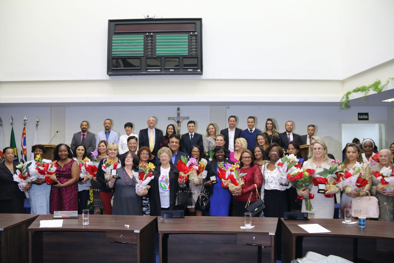 Clima festivo marca sessão solene de entrega da  Medalha Laurita Ortega Mari