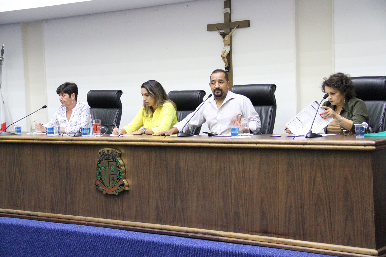 Comissão de Defesa do Consumidor debate valor da conta de luz em Taboão