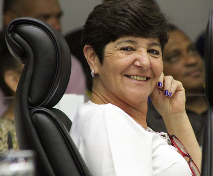 Pq. Marabá ganha nova sinalização viária, diz vereadora Rita de Cássia