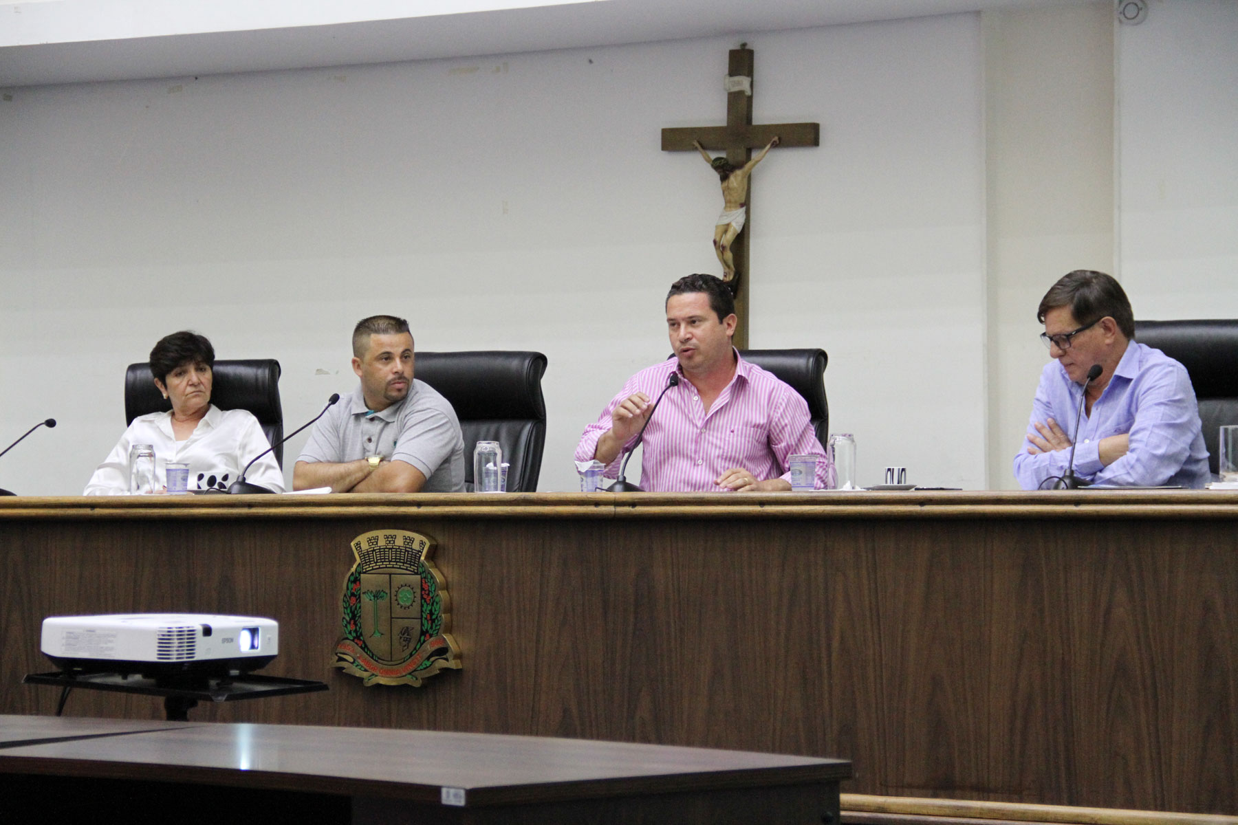 Câmara Municipal debate Educação durante audiência pública com secretário