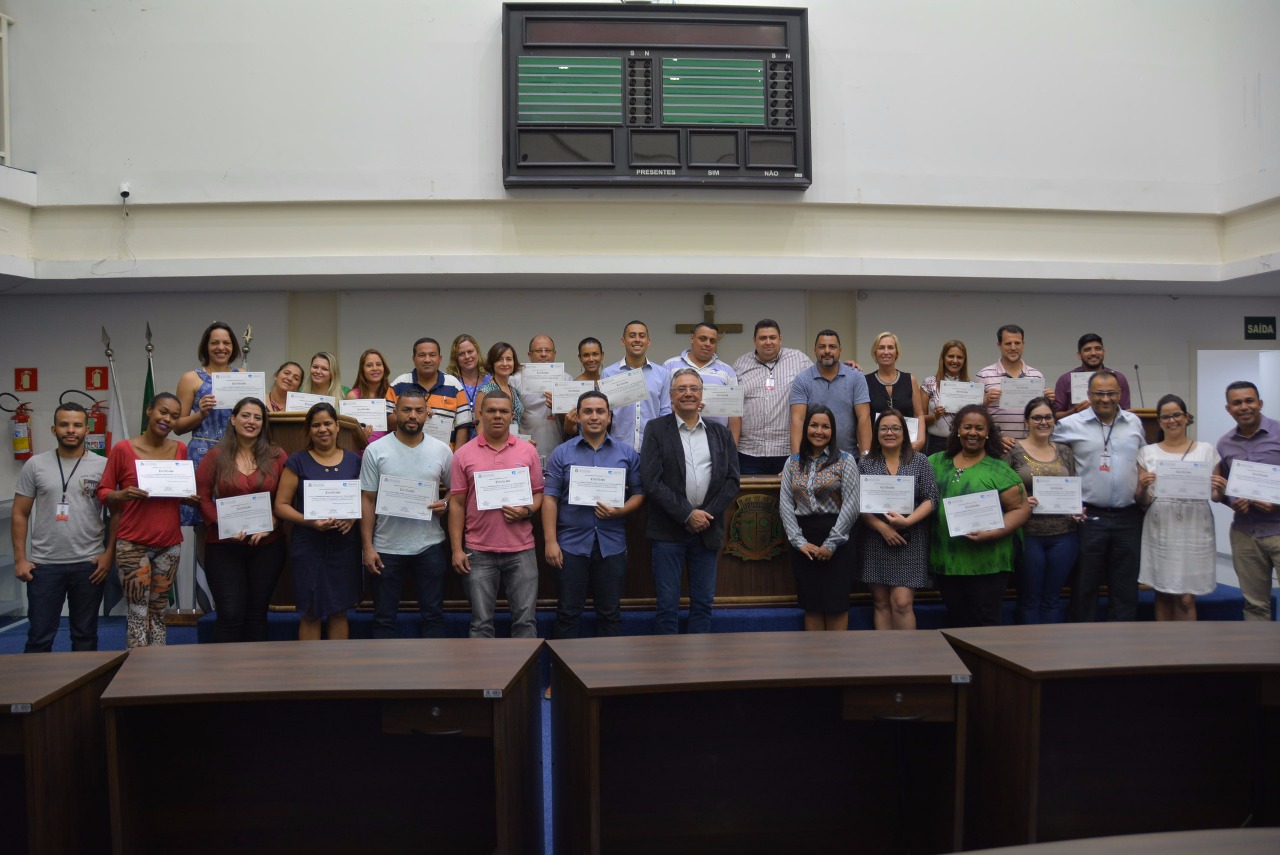 Escola do Legislativo forma 48 servidores da Câmara no curso de Técnicas Legislativa