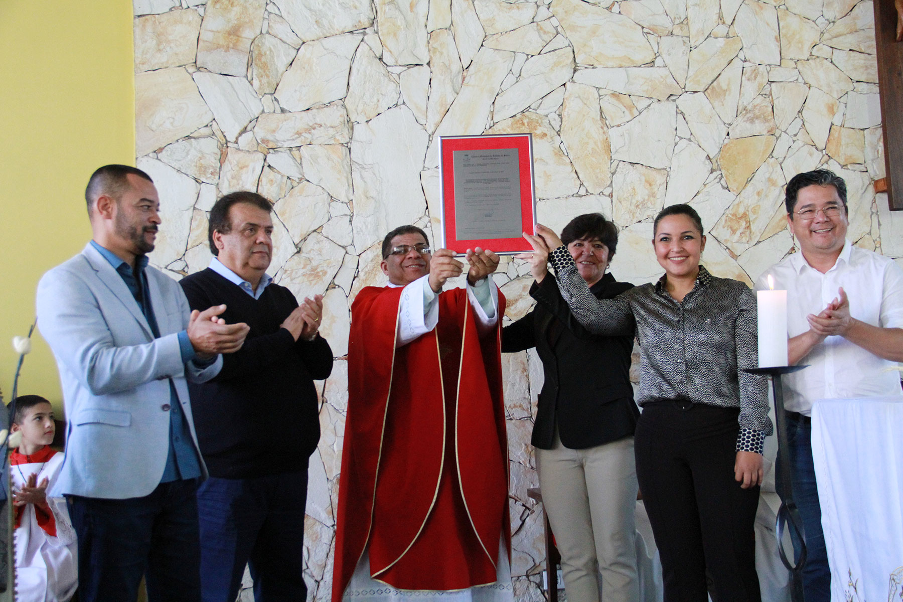 Câmara Municipal entrega título de Cidadão Taboanense para Padre Carlos